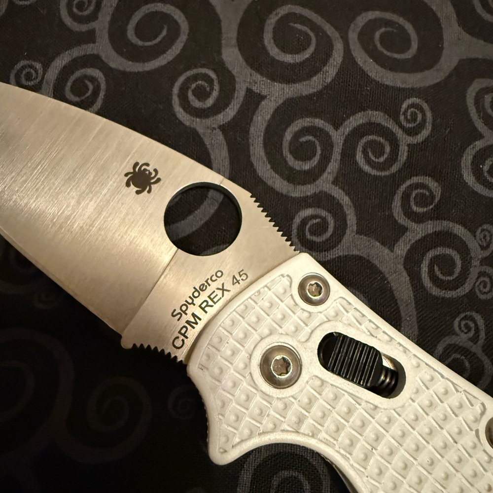 SPYDERCO MANIX 2 WHITE FRN - Picture 7 of 10